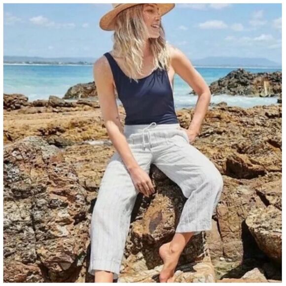 Athleta White and Grey Stripe Bali Linen Crop Pants - Picture 3 of 9